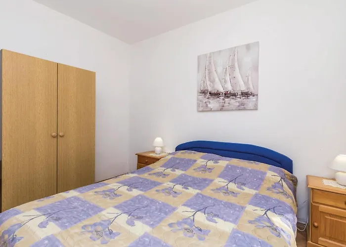 Stunning Apartment In Barbat-Rab With Wifi