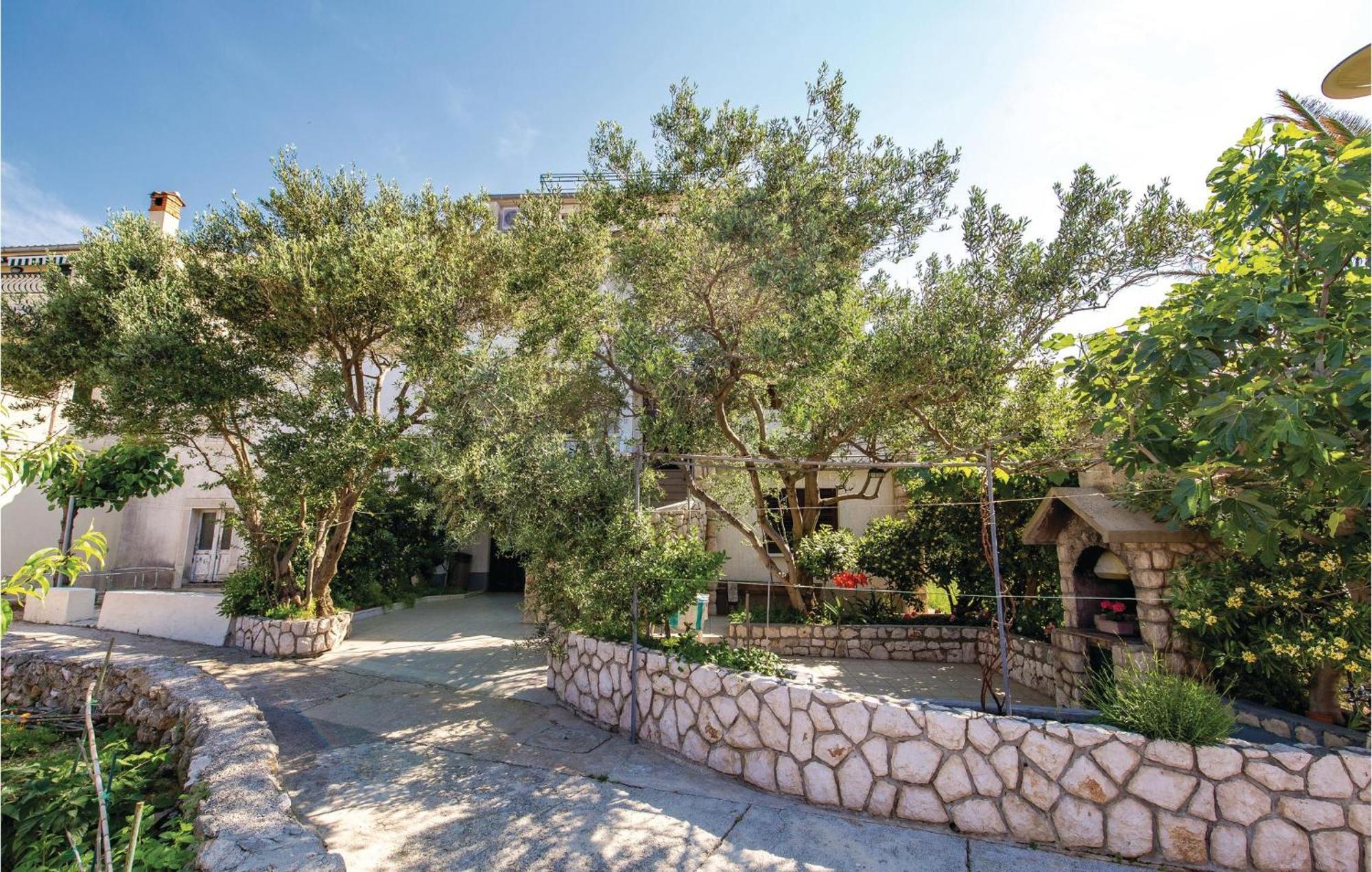 Apartment Stunning Apartment In Barbat-Rab With Wifi Barbat na Rabu