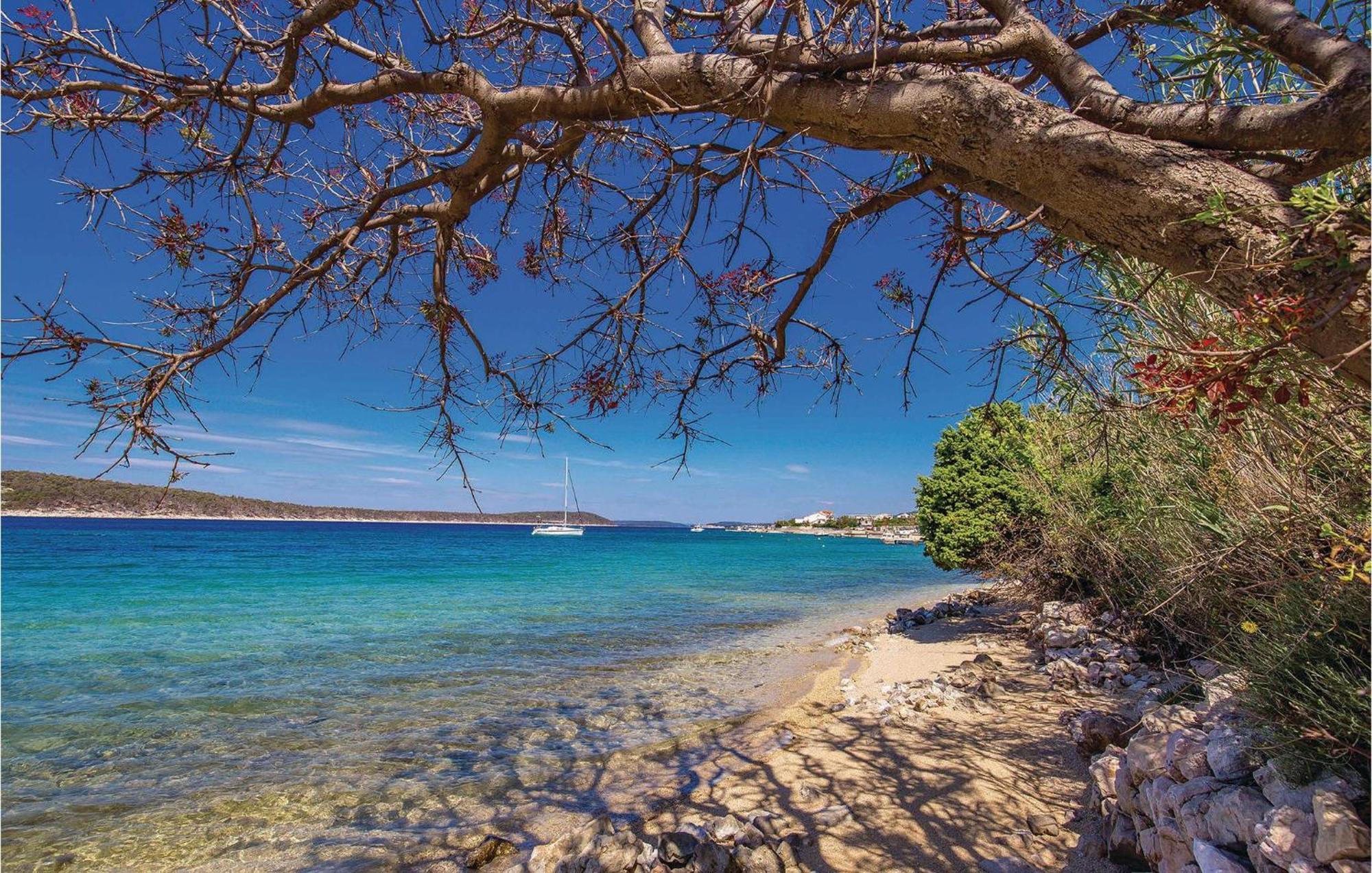 Stunning In Barbat-rab With Wifi Barbat na Rabu