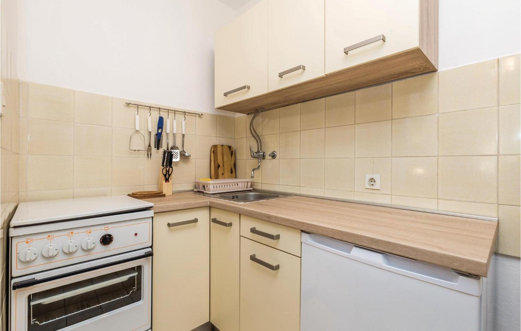 Stunning Apartment In Barbat-Rab With Wifi Apartment