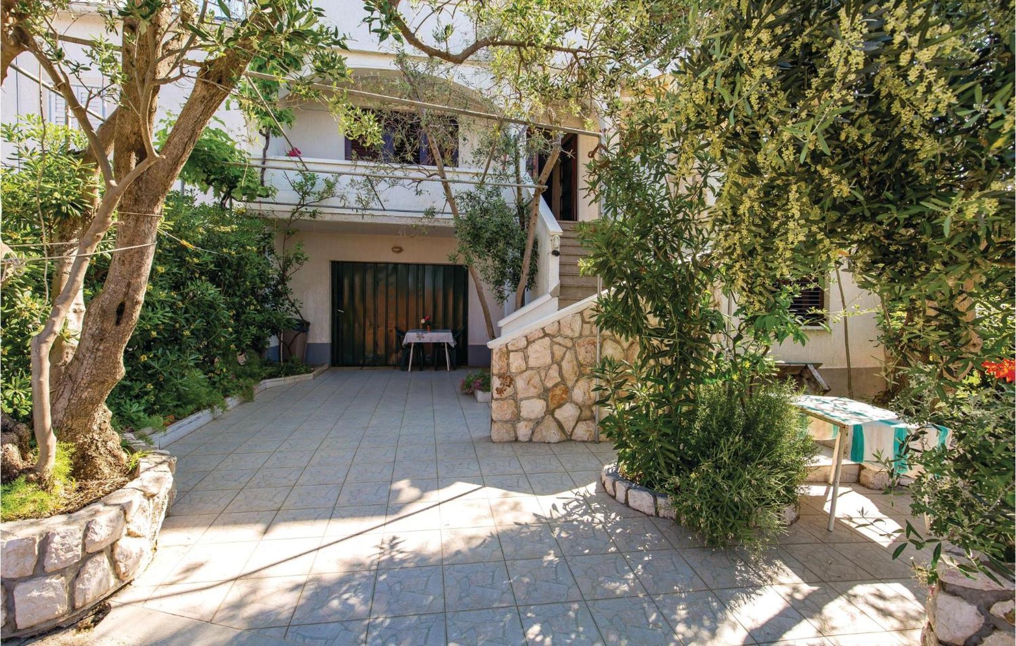 Stunning Apartment In Barbat-Rab With Wifi * Barbat na Rabu