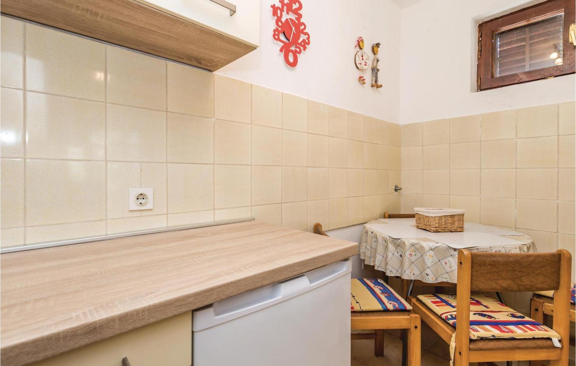 Apartment Stunning Apartment In Barbat-Rab With Wifi *