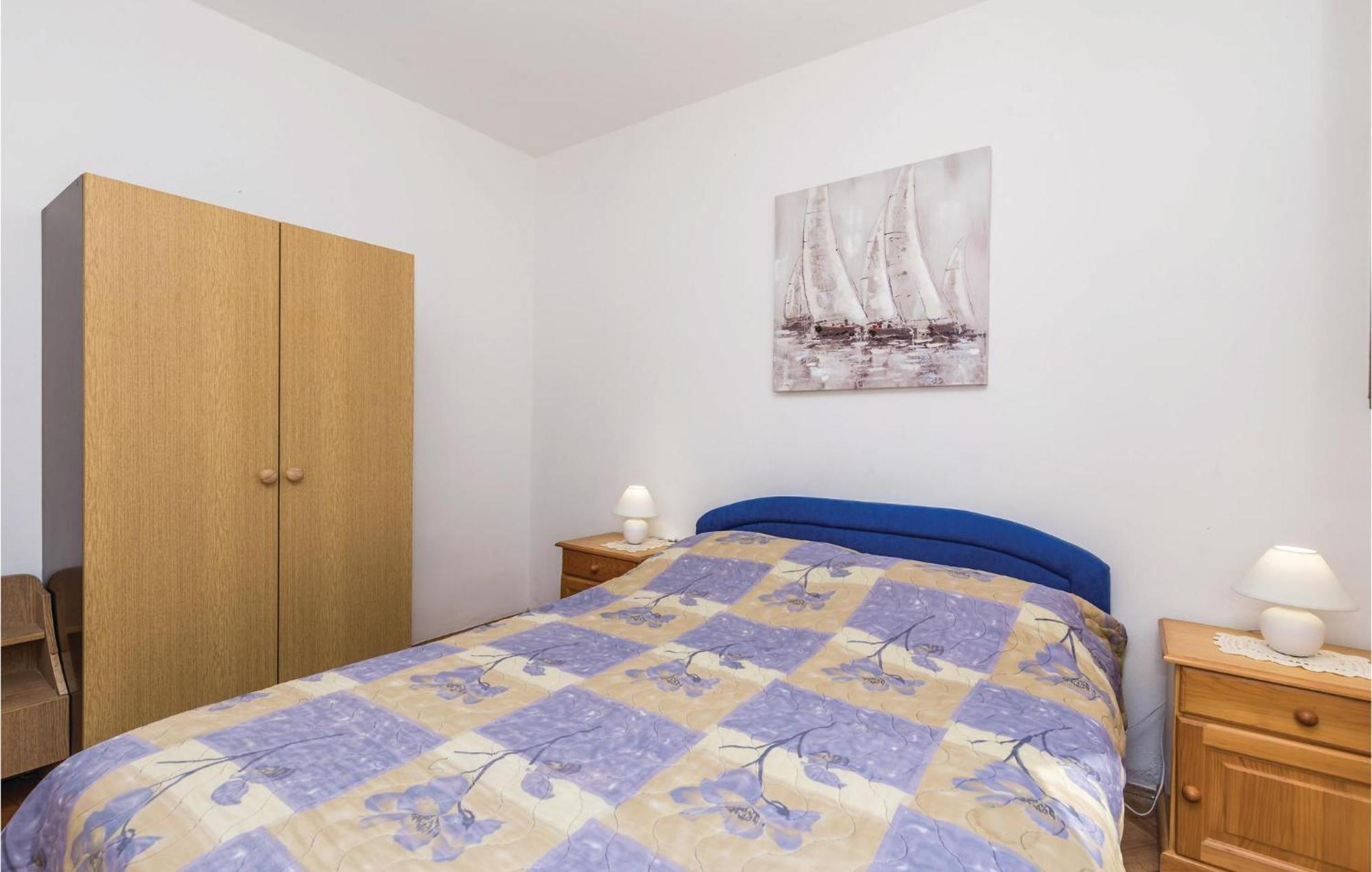 Stunning Apartment In Barbat-Rab With Wifi Barbat na Rabu