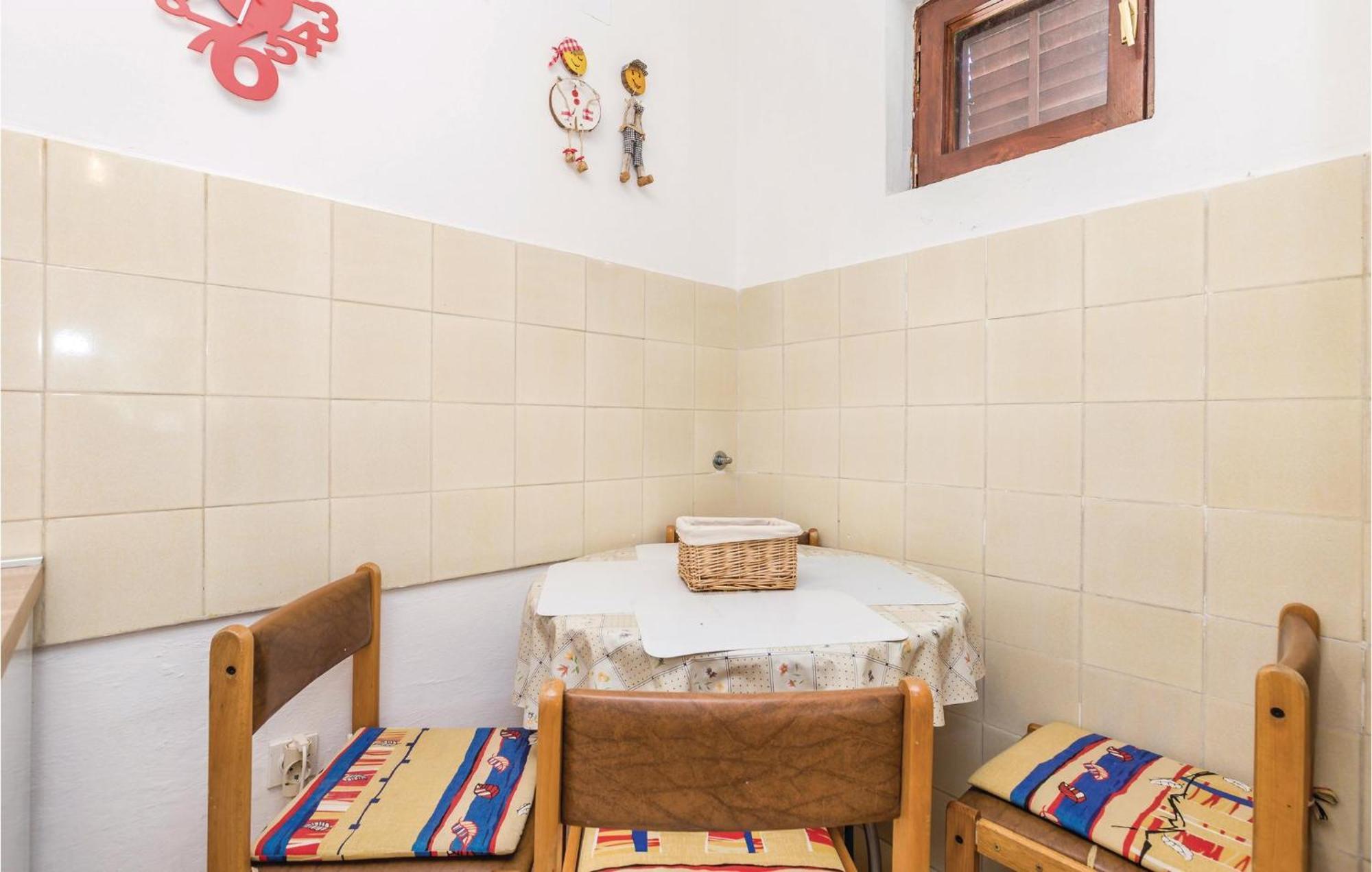 Stunning Apartment In Barbat-Rab With Wifi * Barbat na Rabu