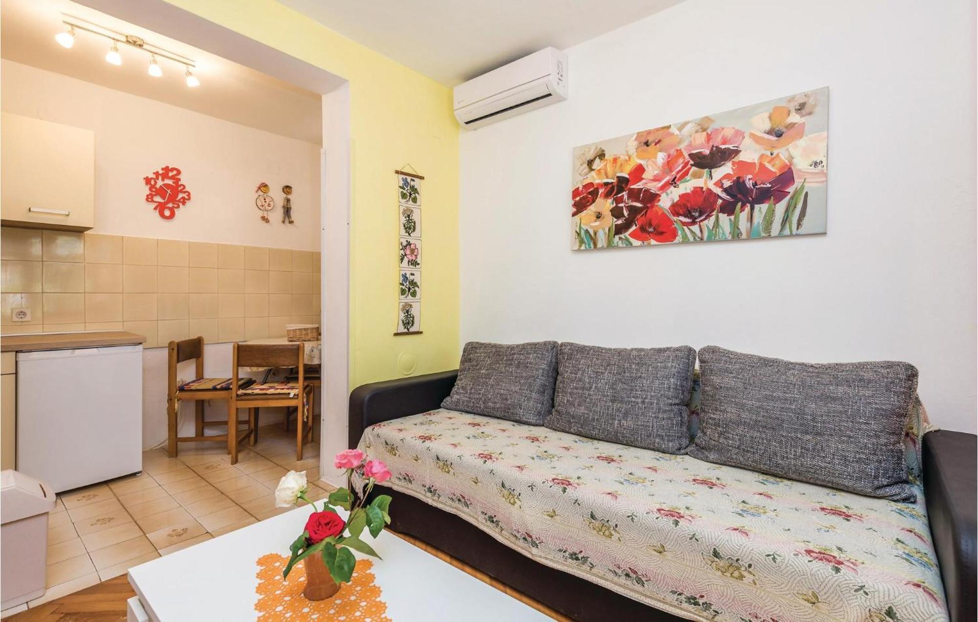Apartment Stunning Apartment In Barbat-Rab With Wifi *