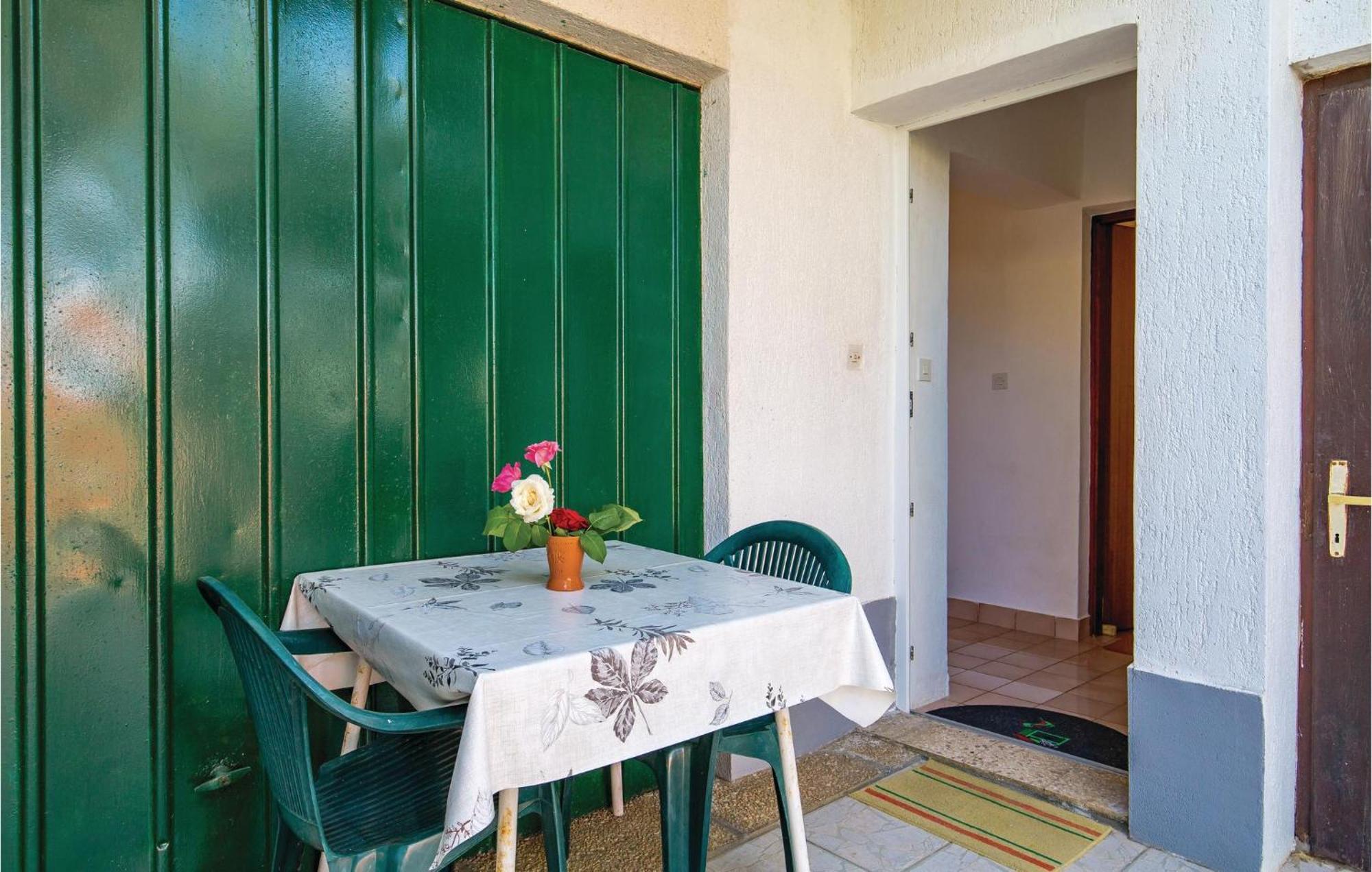 Stunning Apartment In Barbat-Rab With Wifi *