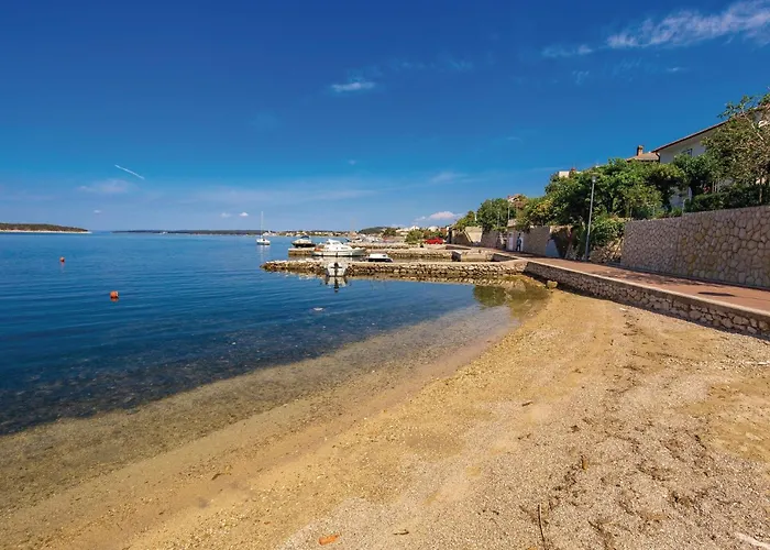 Stunning Apartment In Barbat-Rab With Wifi